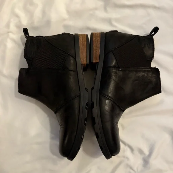 Like New Sorel Emelie I Waterproof Leather Chelsea Boot - Picture 3 of 8
